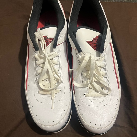 Classic White and Red Men's Sneakers Retro 2 Chicago Vintage - Picture 8 of 8